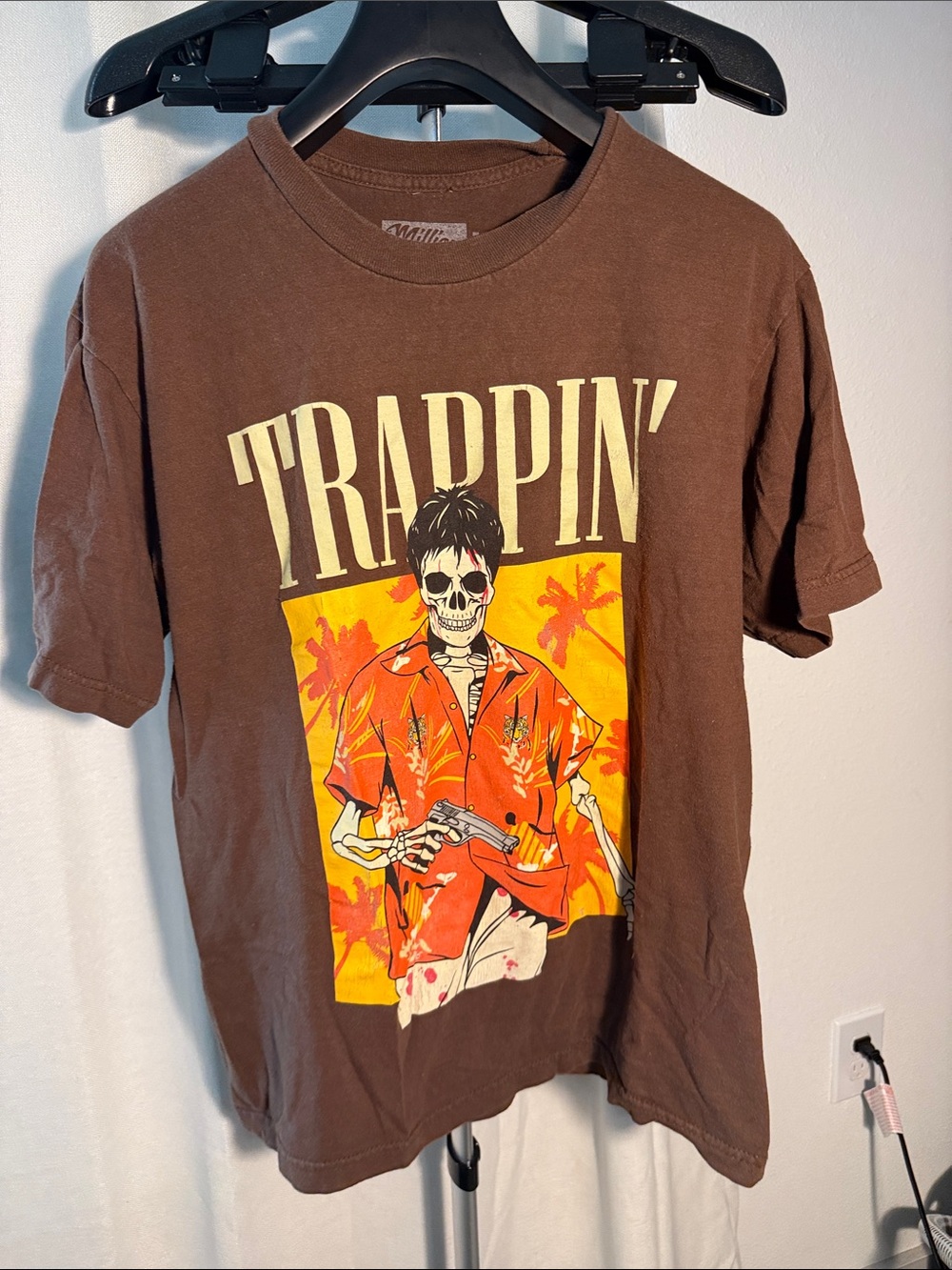 TRAPPIN' Graphic Tee - Brown Short Sleeve Men's Shirt